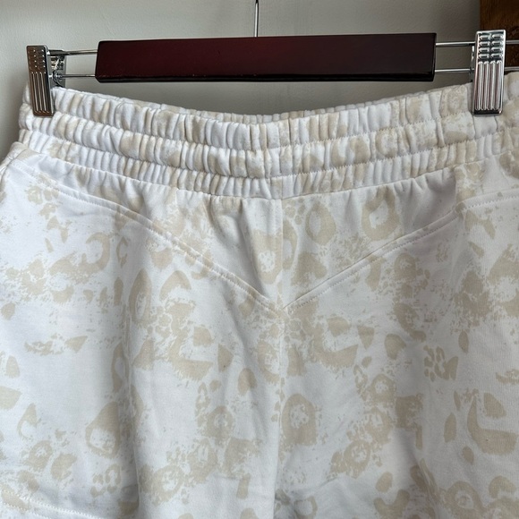 Gymshark Animal Graphic Short - Picture 11 of 13